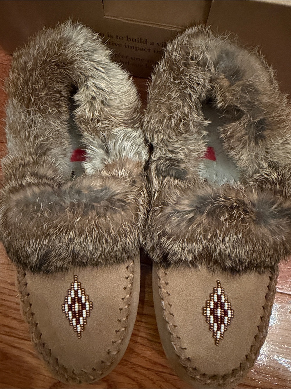 NIB Manitobah suede fur moccasin 8